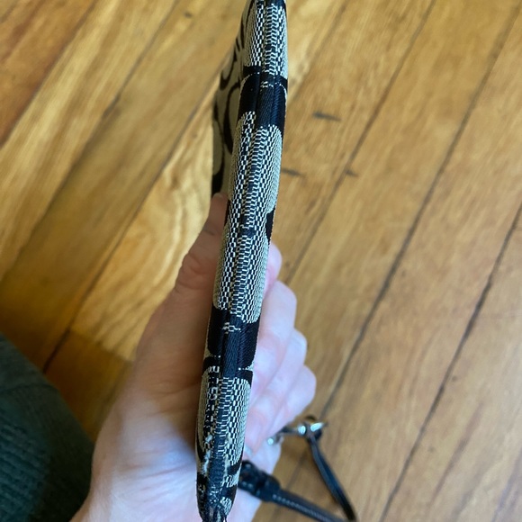 (1492) COACH Black & Grey Wristlet Silver Hardware with Signature Coach Keychain - Picture 7 of 7